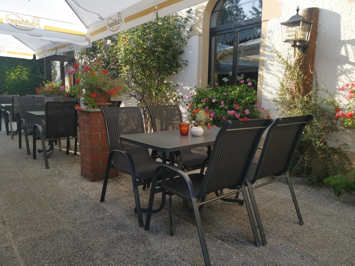 Schwarzes Ross Hotel Arnsdorf  Bagian luar foto